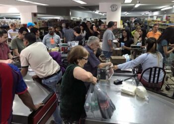 Supermercados flexibilizan sus horarios por temporada navideña