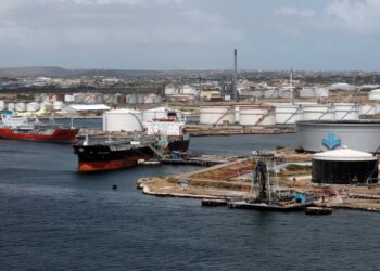 Reuters: Pdvsa suministrará combustible a refinería de Curazao para saldar deudas