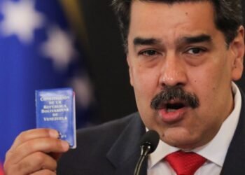 Maduro considera traer al debate un referéndum constitucional, tras 16 años de la derrota histórica de Chávez (Video)