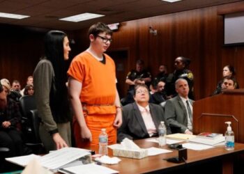 Autor de matanza en secundaria de Míchigan pasará toda su vida en prisión