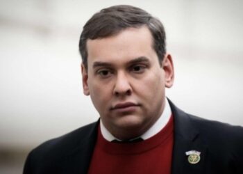 Cámara de Representantes de EEUU vota a favor de expulsar al congresista George Santos