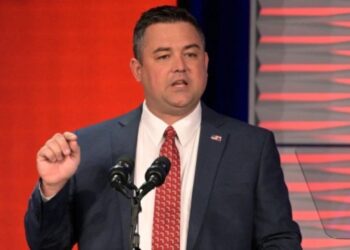 El presidente del partido republicano de Florida desafía a DeSantis y no dimitirá tras ser acusado de agresión sexual