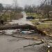 Buscan sobrevivientes y examinan los daños después de que tornados dejaran un rastro mortal en Tennessee