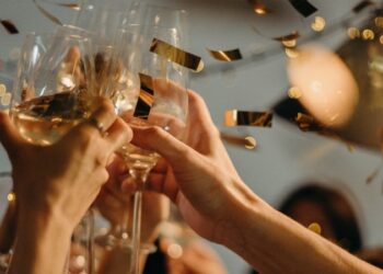 Las comidas y bebidas típicas de las fiestas encabezan las compras navideñas de los europeos