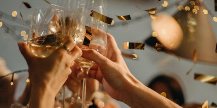 Las comidas y bebidas típicas de las fiestas encabezan las compras navideñas de los europeos