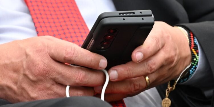 Colombia quiere la autodestrucción” de los celulares robados, ¿cómo piensa hacerlo? 