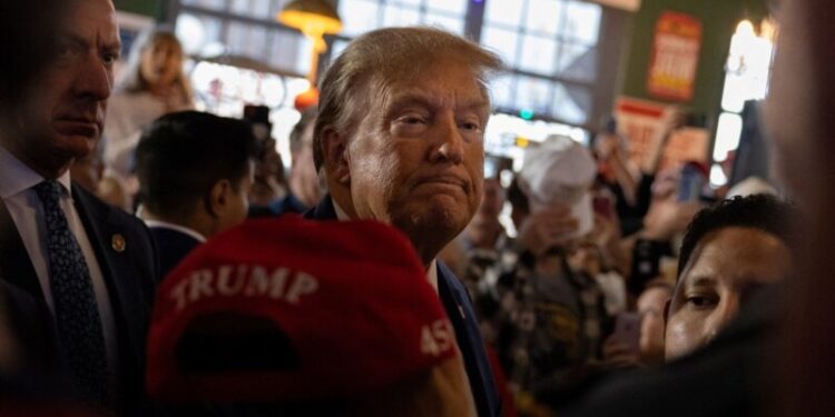 Fiscales de EEUU buscan mostrar en juicio las anteriores acusaciones de fraude electoral de Trump