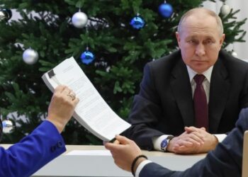 Putin presenta documentos para postularse a reelección