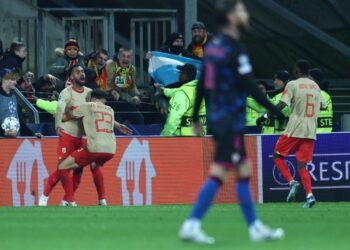 El Sevilla agrava su crisis y se despide de los torneos en Europa