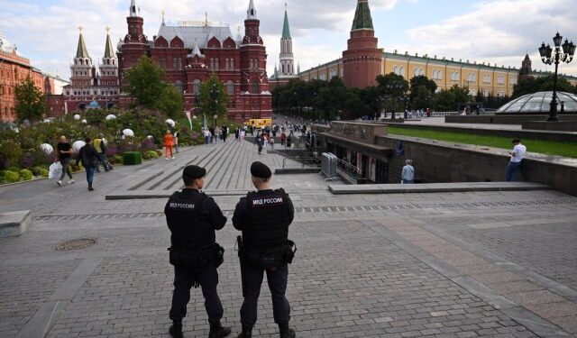 Detienen al padre de la chica que protagonizó un tiroteo en una escuela de Rusia