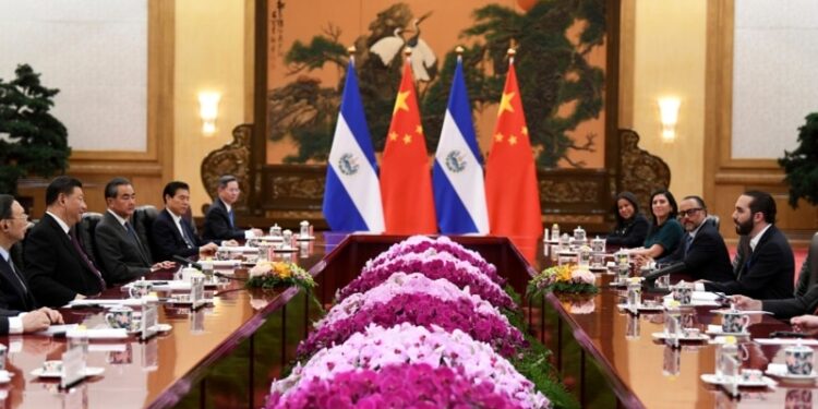 China construye planta potabilizadora en lago de El Salvador