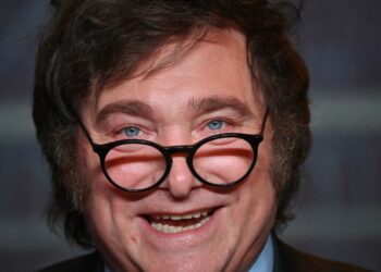 Las cinco claves del plan de “shock” de Milei para estabilizar la economía de Argentina