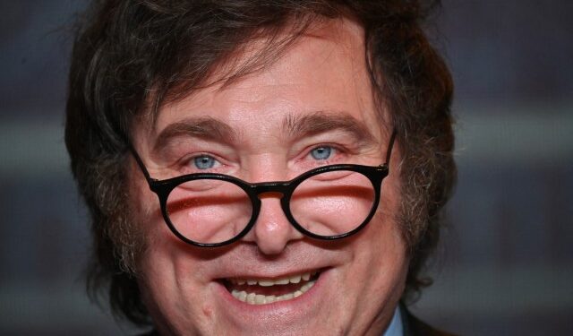 Las cinco claves del plan de “shock” de Milei para estabilizar la economía de Argentina