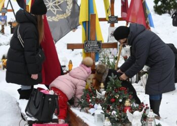 La noble lucha de los ucranianos para que San Nicolás traiga regalos a los niños afectados por la guerra