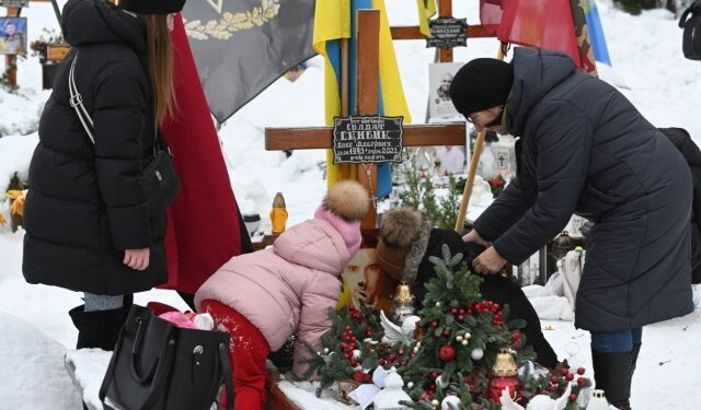 La noble lucha de los ucranianos para que San Nicolás traiga regalos a los niños afectados por la guerra