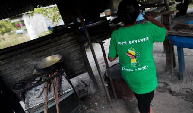 “Los soldados venezolanos nos maltratan”: el testimonio de los habitantes del pueblo fronterizo entre Guyana y Venezuela