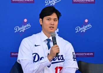 El regalo que le dio Shohei Ohtani a la esposa de un lanzador de los Dodgers (Video)
