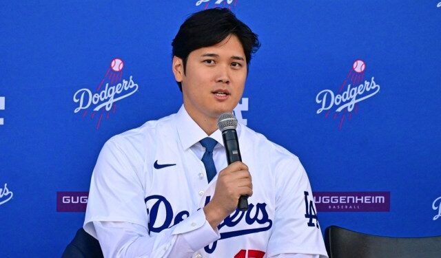 El regalo que le dio Shohei Ohtani a la esposa de un lanzador de los Dodgers (Video)