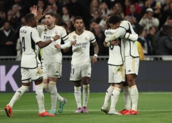 Con goles de Bellingham y Rodrygo, Real Madrid goleó al Villarreal y se puso líder provisional