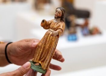 Insólitos personajes de este ancestral pesebre incluyen niños decapitados y mujeres maltratadas (Fotos)