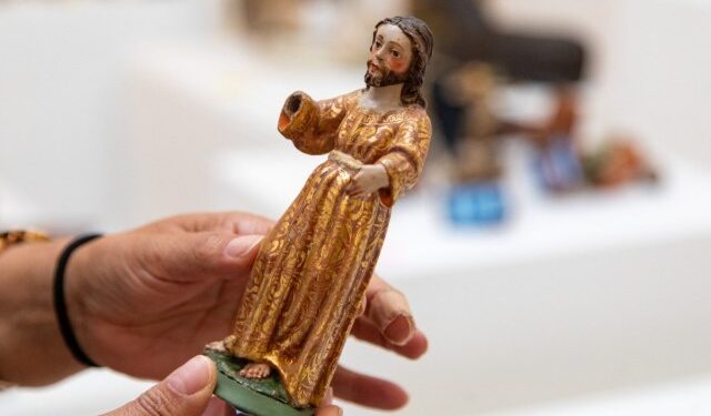 Insólitos personajes de este ancestral pesebre incluyen niños decapitados y mujeres maltratadas (Fotos)