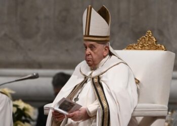 “Nuestro corazón está hoy en Belén”, afirmó el papa Francisco en misa de Nochebuena