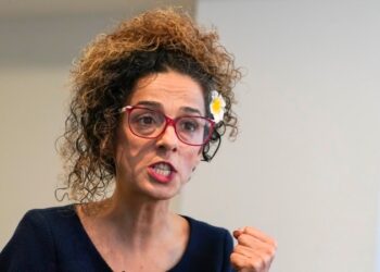 Gobiernos persiguen a periodistas con «represión transnacional»: Freedom House