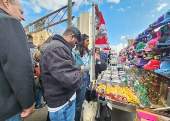Nueva York ordena el desalojo a los vendedores ambulantes del icónico puente de Brooklyn