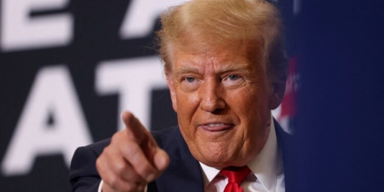 Corte Suprema de Michigan rechaza intento de sacar a Trump de papeleta electoral: documento