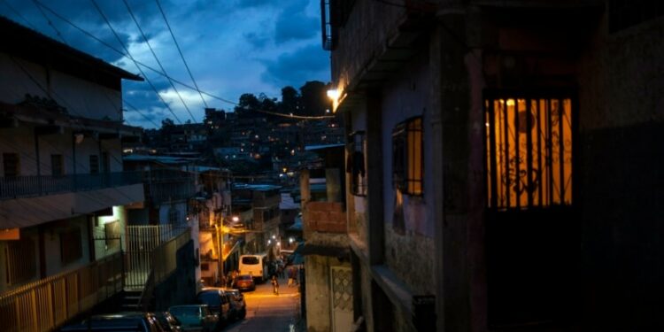 Menos muertes violentas en Venezuela en 2023, pero el país sigue entre los más violentos de América Latina