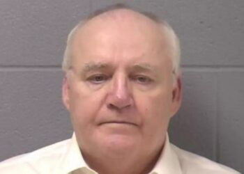 “Eres más rápida de lo que pensaba”: persiguió a su esposa hasta la casa del vecino en Illinois para apuñalarla