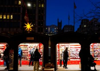 Los estadounidenses gastaron más esta Navidad pese a precios más altos