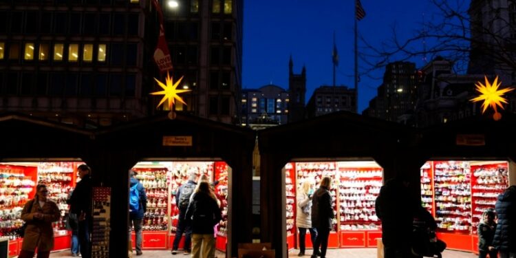 Los estadounidenses gastaron más esta Navidad pese a precios más altos