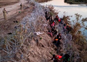 Oleada de migrantes en frontera de EEUU es impulsada por agencias de viaje que los contactan con contrabandistas