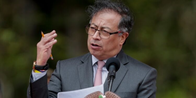 Congreso de Colombia abre investigación previa al presidente Petro por financiación de campaña