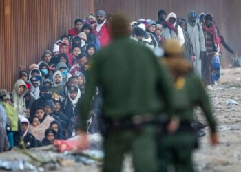 Arizona militariza la frontera con México para contener la crisis de inmigrantes