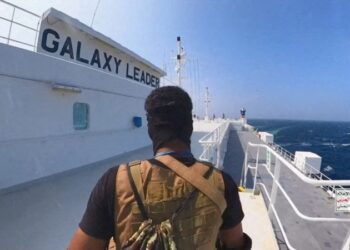 Reportan explosiones en la ruta marítima del mar Rojo, frente a Yemen