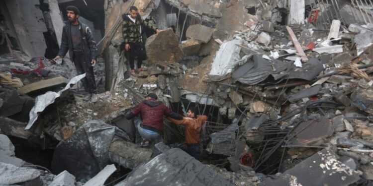 La incomunicación y el hambre agravan la miseria en Gaza tras 11 semanas de guerra