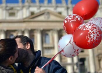 Gobierno de Biden anuncia cambios para inmigrantes que consiguen la residencia por matrimonio en EEUU