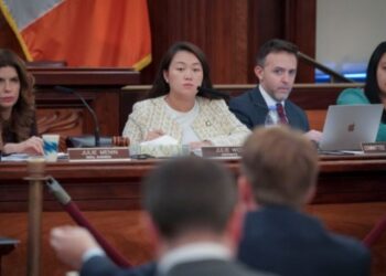 Investigan en Nueva York por qué la comida suministrada a inmigrantes en albergues es tan costosa y mala