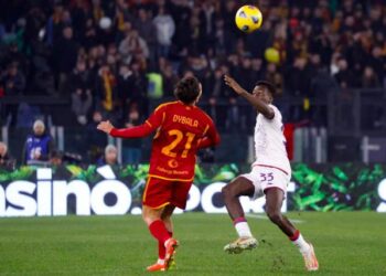 La Roma resistió con nueve jugadores para mantener vivo su sueño europeo