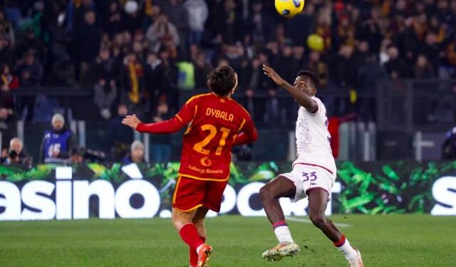 La Roma resistió con nueve jugadores para mantener vivo su sueño europeo