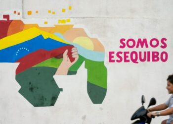 Presidentes de Guyana y Venezuela se reúnen mientras la región trata de calmar disputa territorial