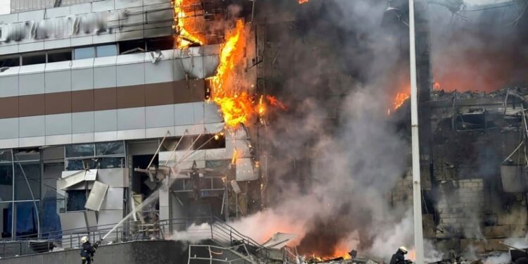 El gobierno de EEUU entrega un ultimo paquete de ayuda a Ucrania con fondos disponibles.