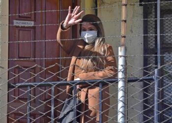 La expresidenta Jeanine Áñez se gradúa en Textil y Confección desde una prisión en Bolivia