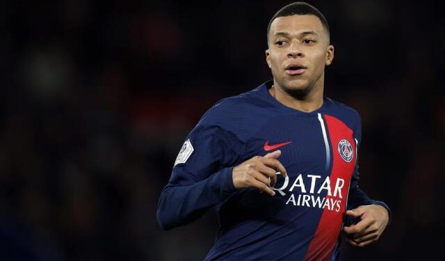 Mbappé celebró su 25 cumpleaños con doblete y un abrazo a Luis Enrique