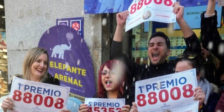 Boletos con el 88008 ganan «El Gordo» de Navidad de la lotería en España