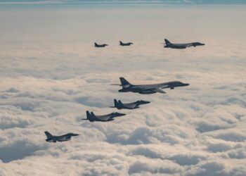 Bombarderos de EEUU hacen maniobras con Corea del Sur y Japón tras un ensayo de misil norcoreano