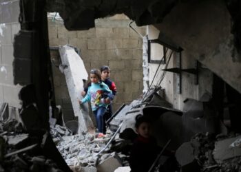 Israel promete continuar la guerra en Gaza pese a emboscada letal y a presión internacional