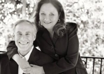 La curiosidad de Greg Abbott, gobernador de Texas: su esposa es nieta de inmigrantes